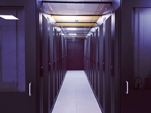 Para proyectos exigentes, se necesita un sistema de respaldo de energía superior como las UPS Riello