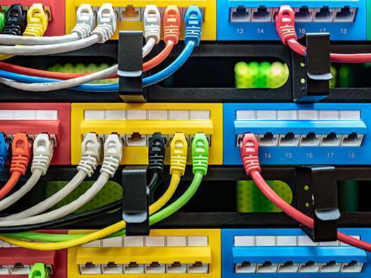 El uso de UPS en la industria de las telecomunicaciones es indispensable